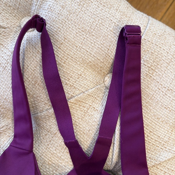 Victoria Sport Women’s Front Zip Purple Sports Bra Size 36B Incredible Knockout - Picture 3 of 6